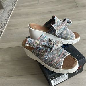 Bernie Mev 42 Venti Freesia NWOT